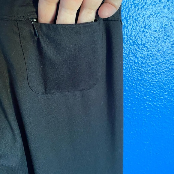 Women’s The North Face Flash Dry Drawstring Stretch Jogger. Black. Size Small. - Picture 10 of 13